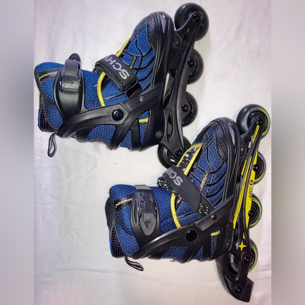 Schwinn Adjustable Inline Skates in size 1-4. Navy blue and black.
